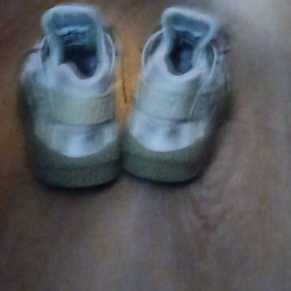 NIKE Air Huaraches - Picture 2 of 3